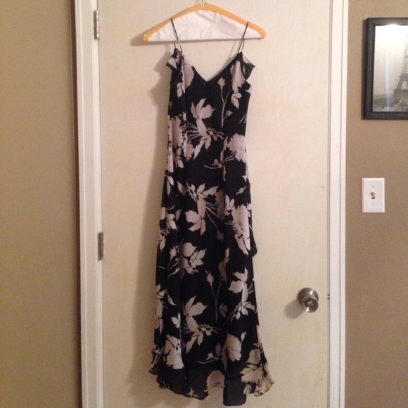 Express black and white floral dress size 1/2 - Picture 2 of 3