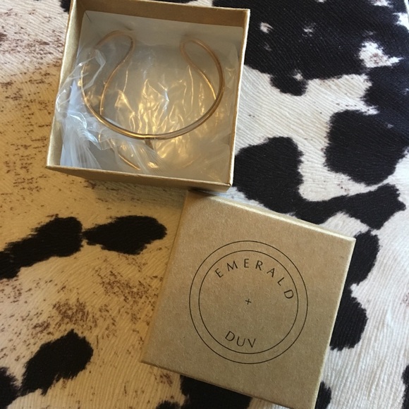 SOLD Never Worn Emerald Duv Cuff - Picture 4 of 5