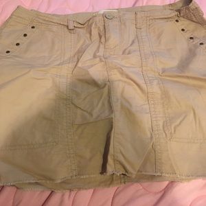 Khaki skirt.. excellent condition!