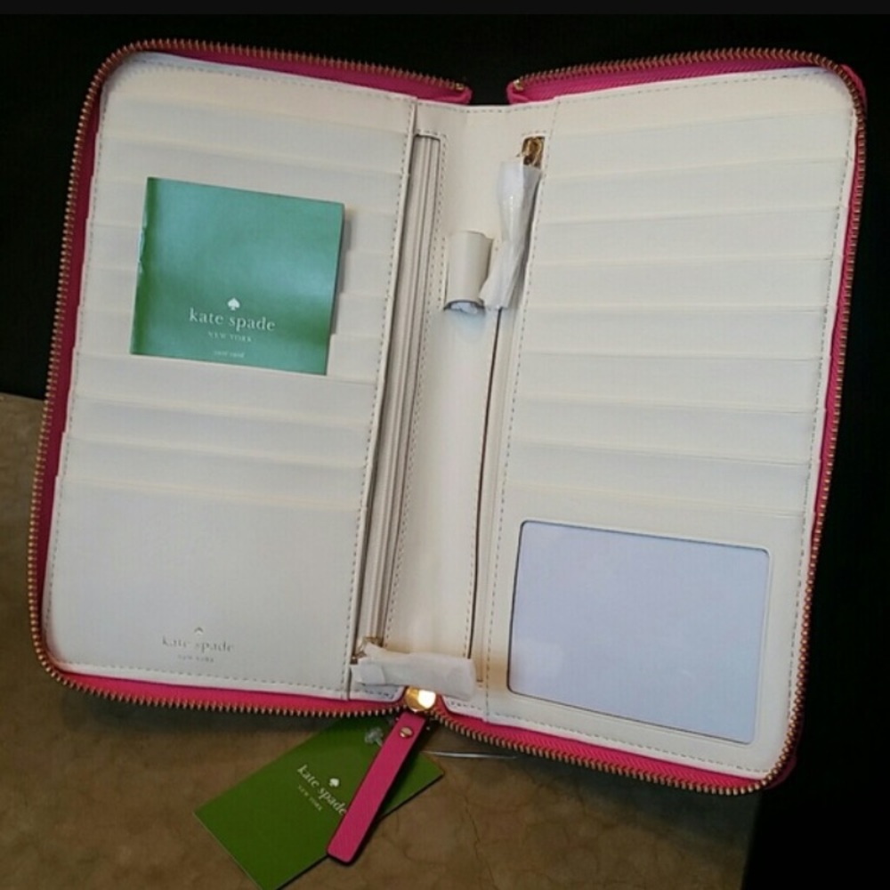 ISO Kate Spade Mikas Pond Wallet!