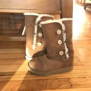Triple Bailey Button Uggs