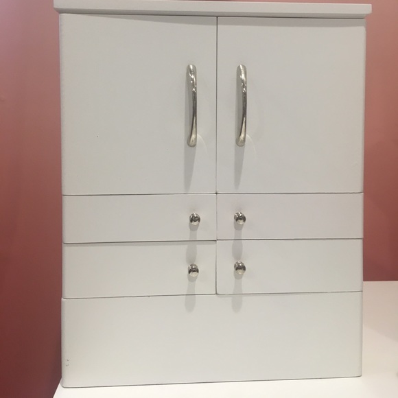 Jewelry box