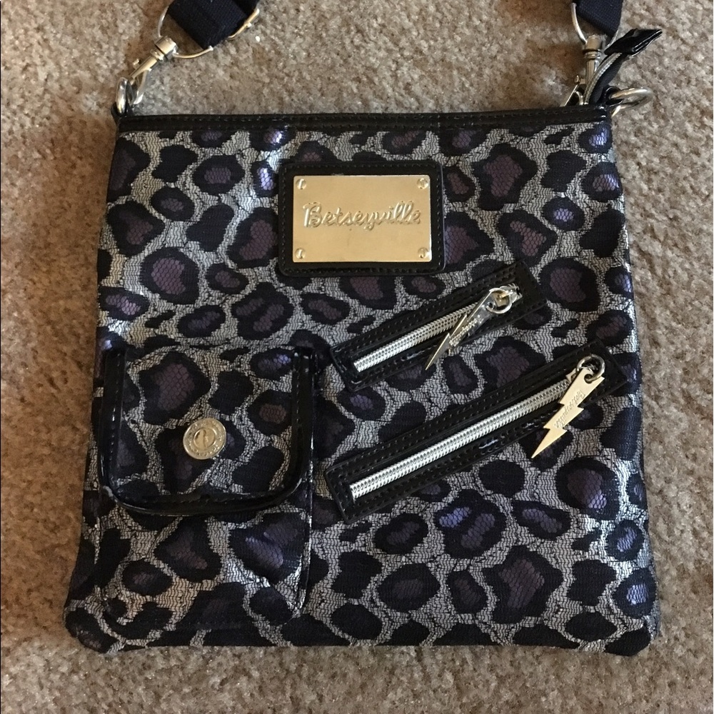 betsey johnson betseyville purse