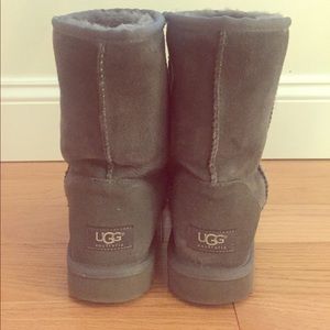 Short Gray Uggs 🖤