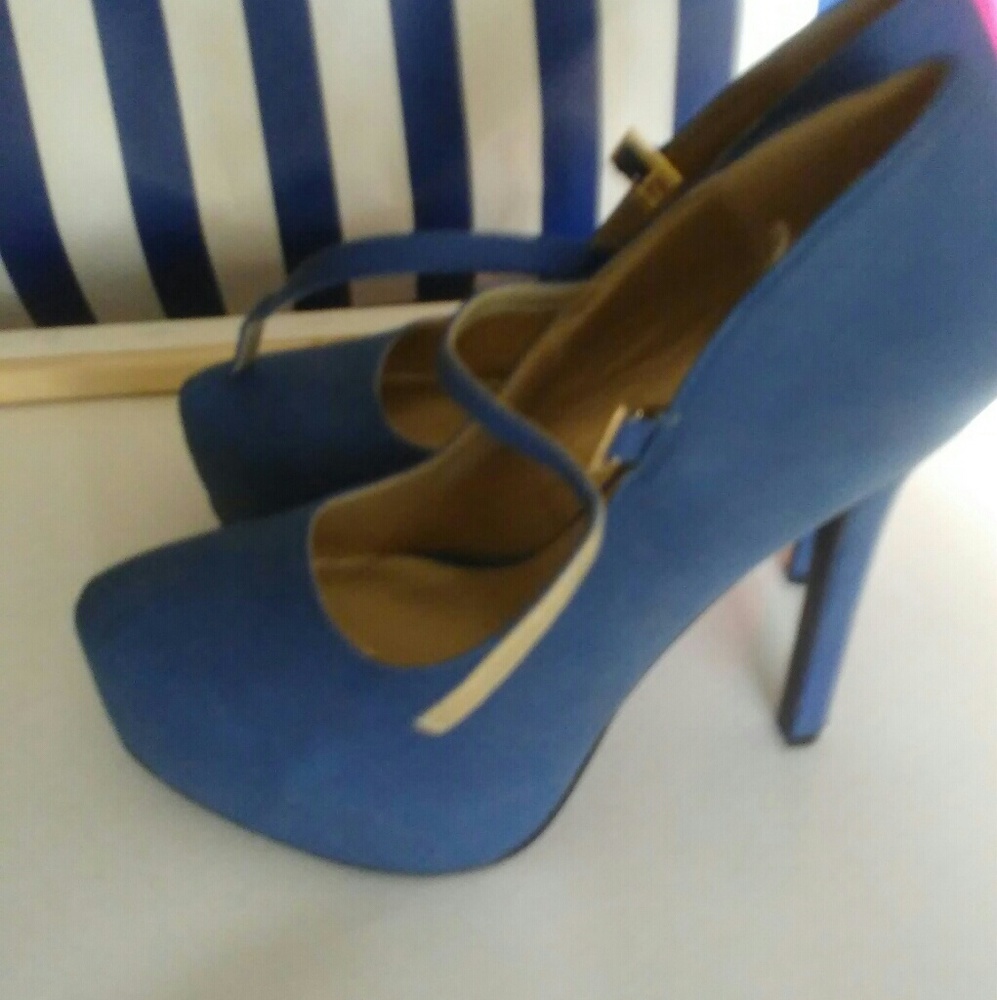 Size 9 Blue pumps for sale