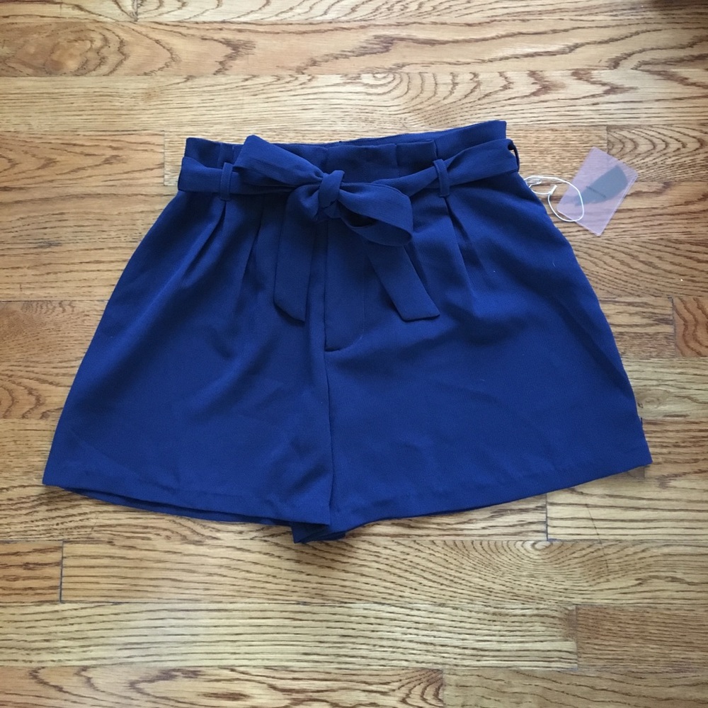 Bow tie swing shorts size XS