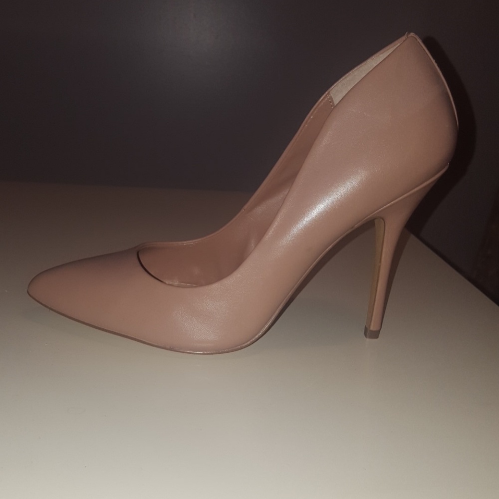 Steve Madden Nude Pumps