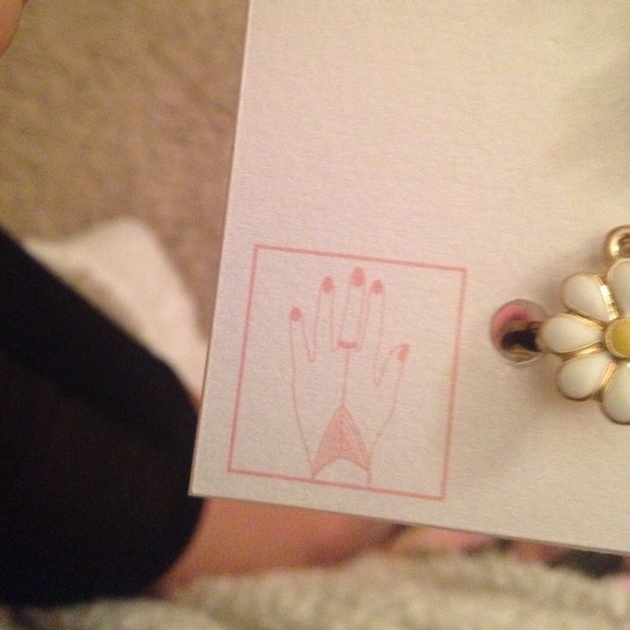 Floral Hand Accessory - Picture 2 of 3