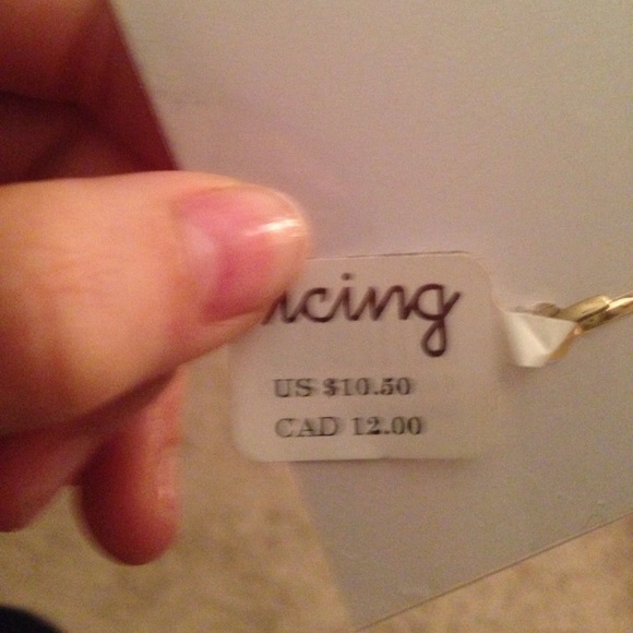 Floral Hand Accessory - Picture 3 of 3