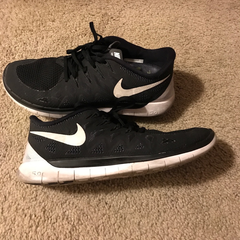 Black Nike free runs
