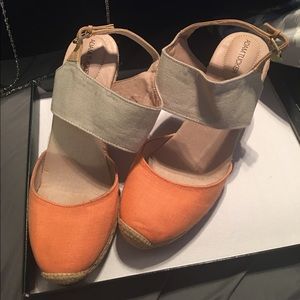 New sandals in beige and salmon color