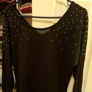 Black light weigh sweater with beads