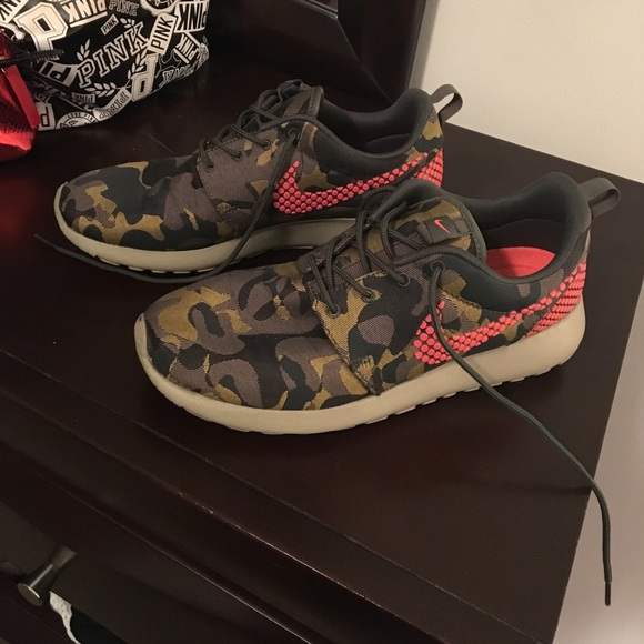 nike camo sneakers womens