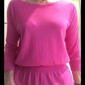 🎀🎀 Ann Taylor Incredibly Soft Pink Sweater 🎀🎀