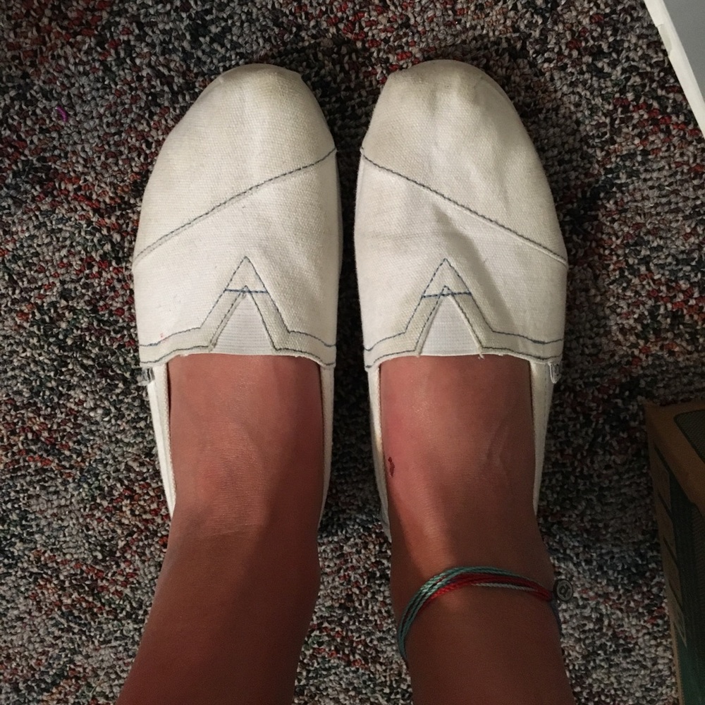 White TOMS