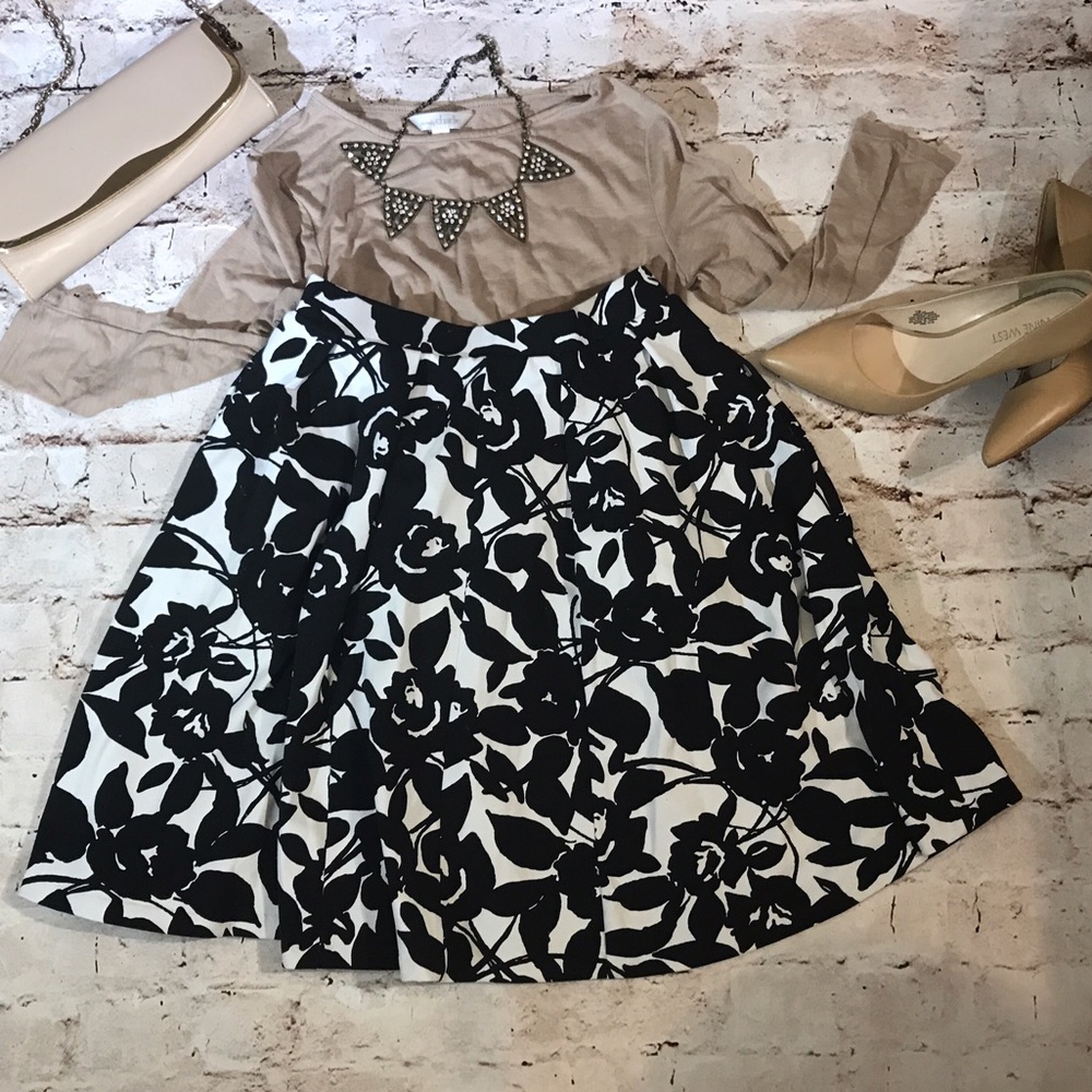⚡️Sale⚡️Black and White Floral Skirt - Picture 6 of 7