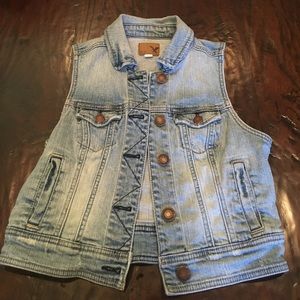 American Eagle Light Wash Denim Vest