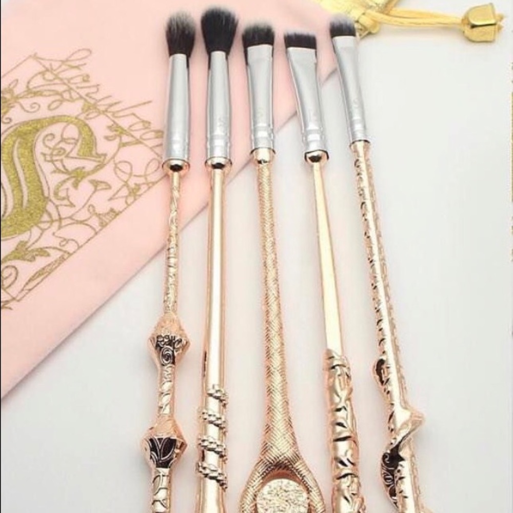 NWT Storybook Cosmetics makeup wands/brushes