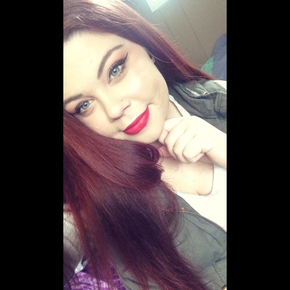 Meet your Posher, Alexus - Picture 1 of 1