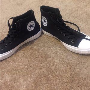 Like New Men's Converse Chuck ll high top- black