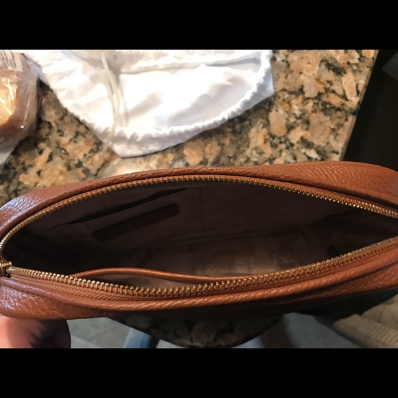 Michael Kors Cross body purse - Picture 3 of 3