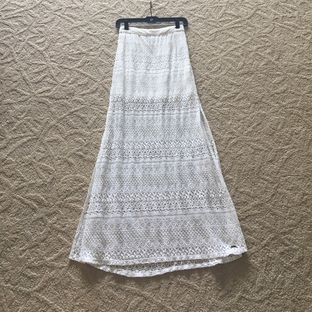 NWOT - Hollister white lace skirt