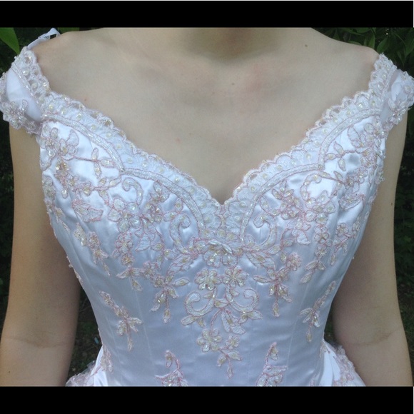 White prom dress with pink flower embellishments. - Picture 3 of 6