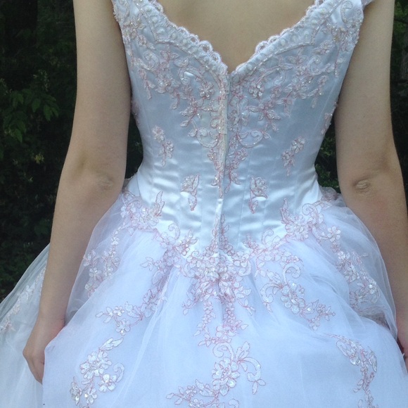 White prom dress with pink flower embellishments. - Picture 5 of 6