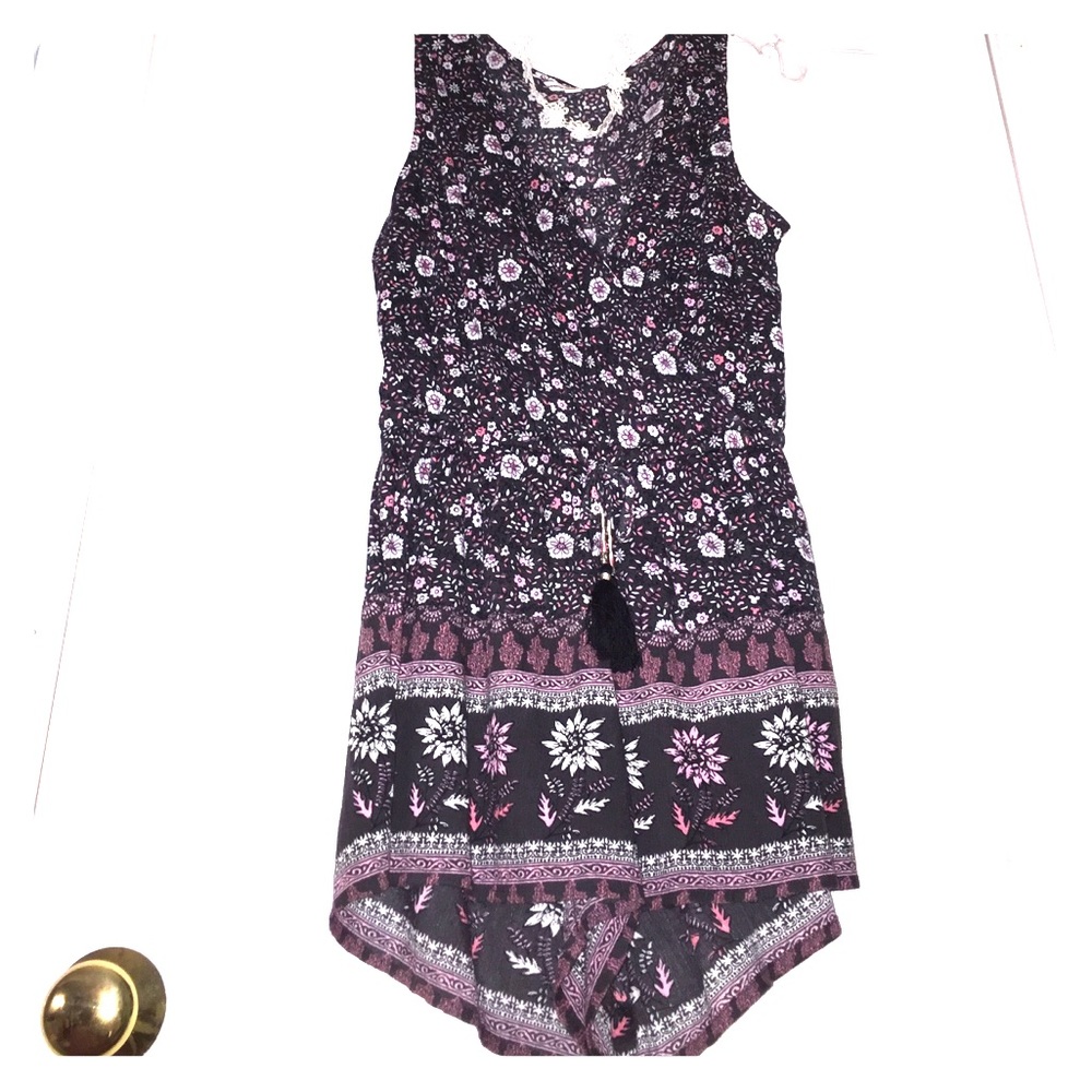 A never worn American Eagle romper