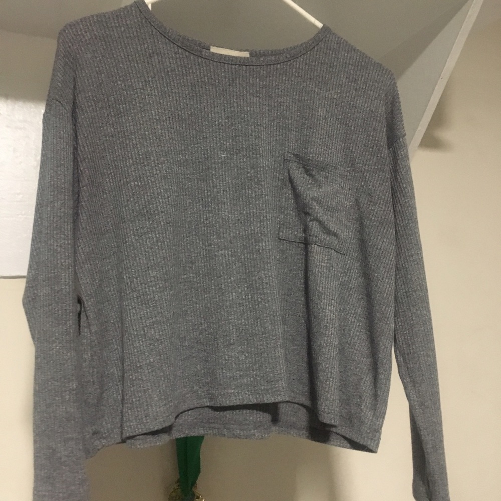 Gray long sleeve shirt