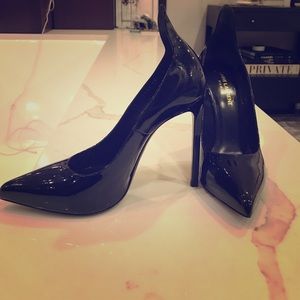Saint Laurent "Thorn" patent leather pumps