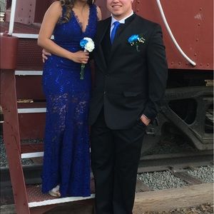 Selling this beautiful royal blue dress!