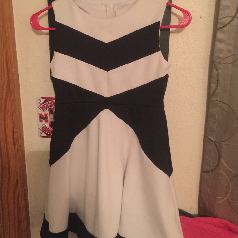 Girls Black/White Short Dress