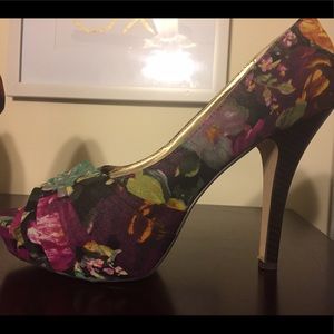 Madden Girl Peep Toes