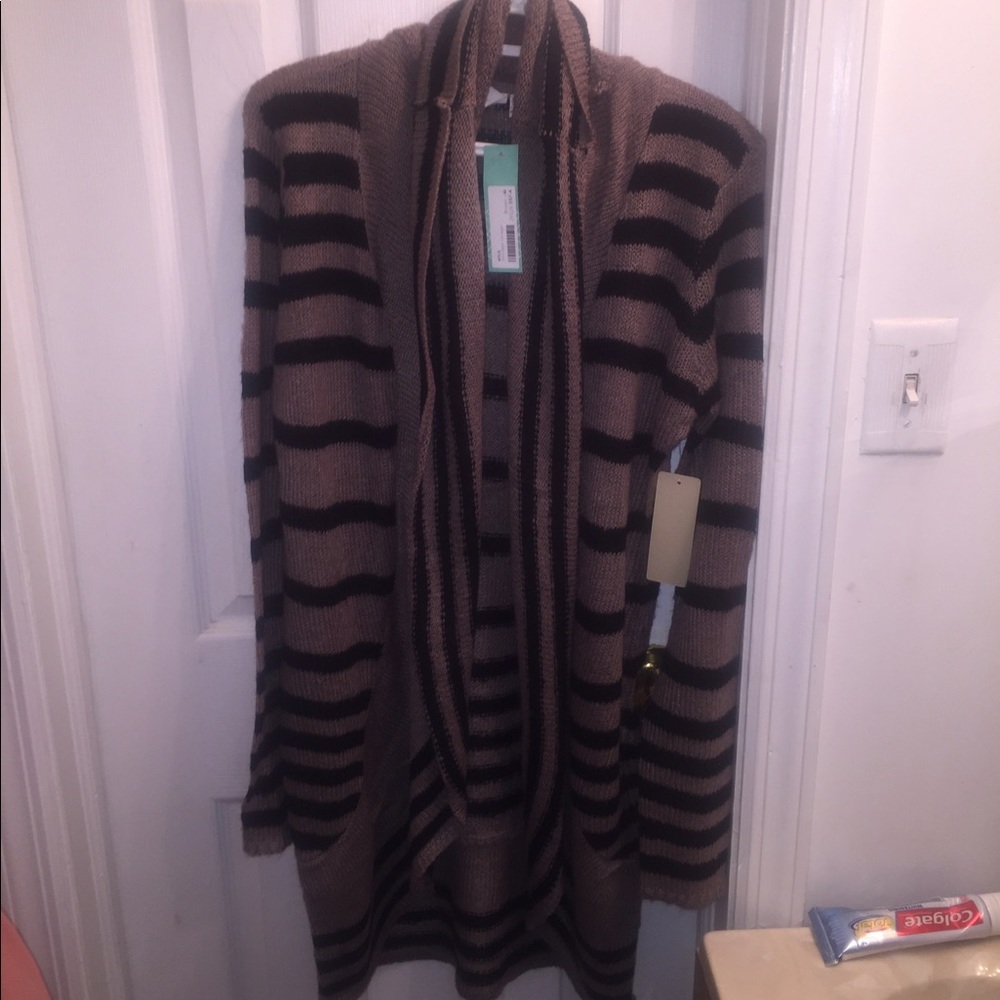 Long sleeve sweater. Very cozy.