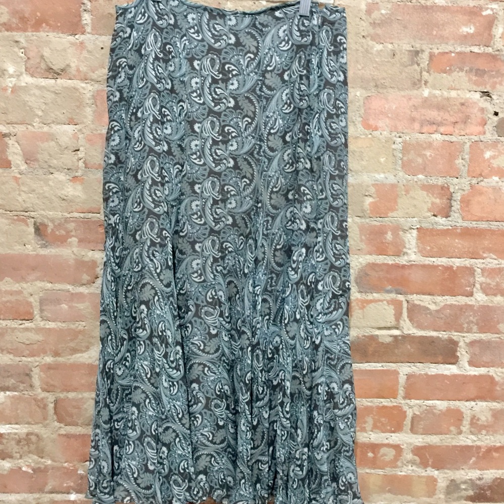 •Paisley Print Skirt•