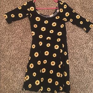 URBAN OUTFITTERS Sunflower dress