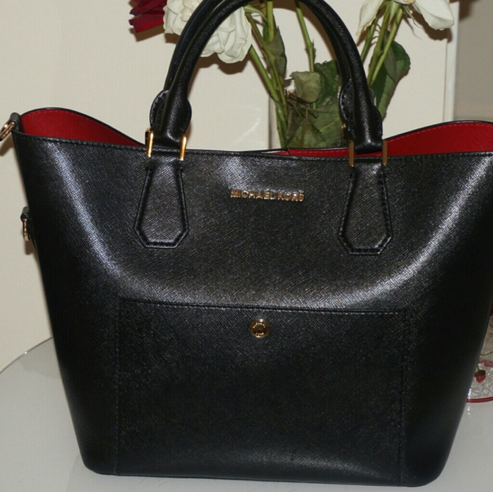 SOLD-Michael Kors Satchel purse in Black