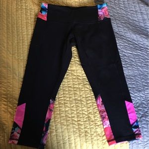 Lululemon crops size 8