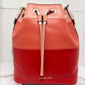 Michael kors bucket bag