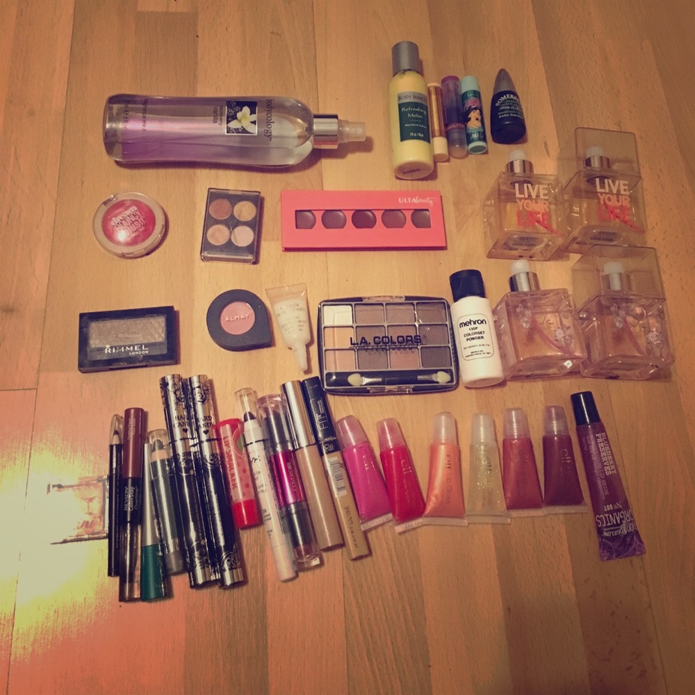 Makeup lot! Huge! Lipstick, concealer, eyeliner!!!