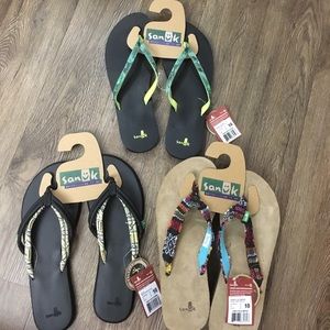 Sanuk size 10 flip flops