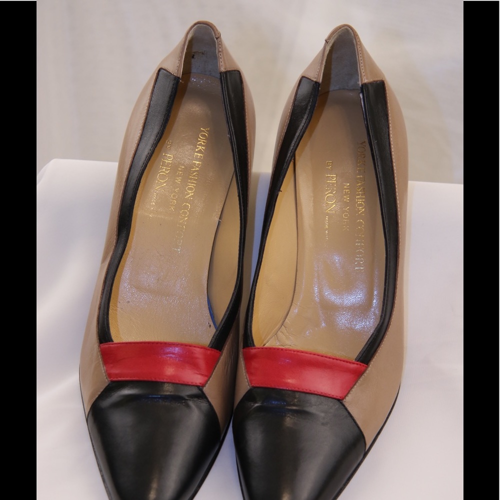 Women's Tri-toned pumps by Peron size 36