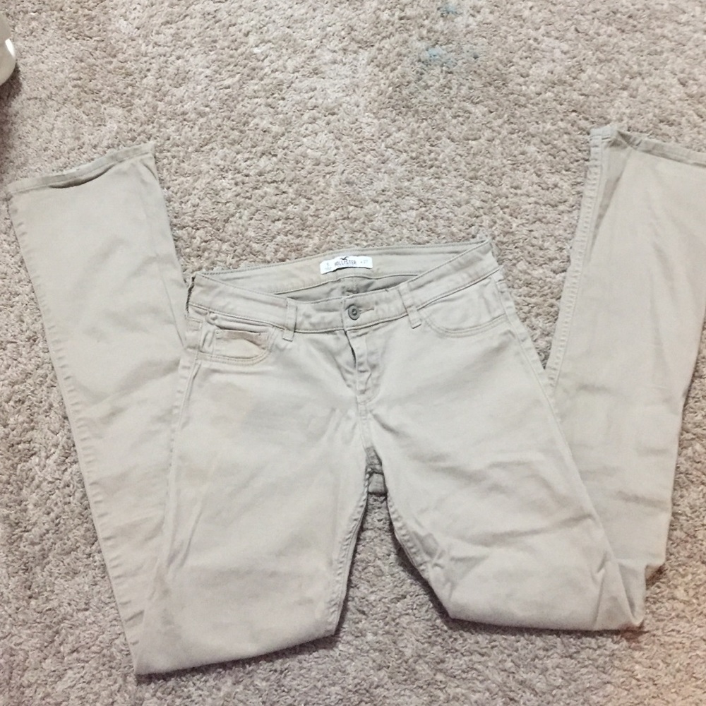 Hollister size 5