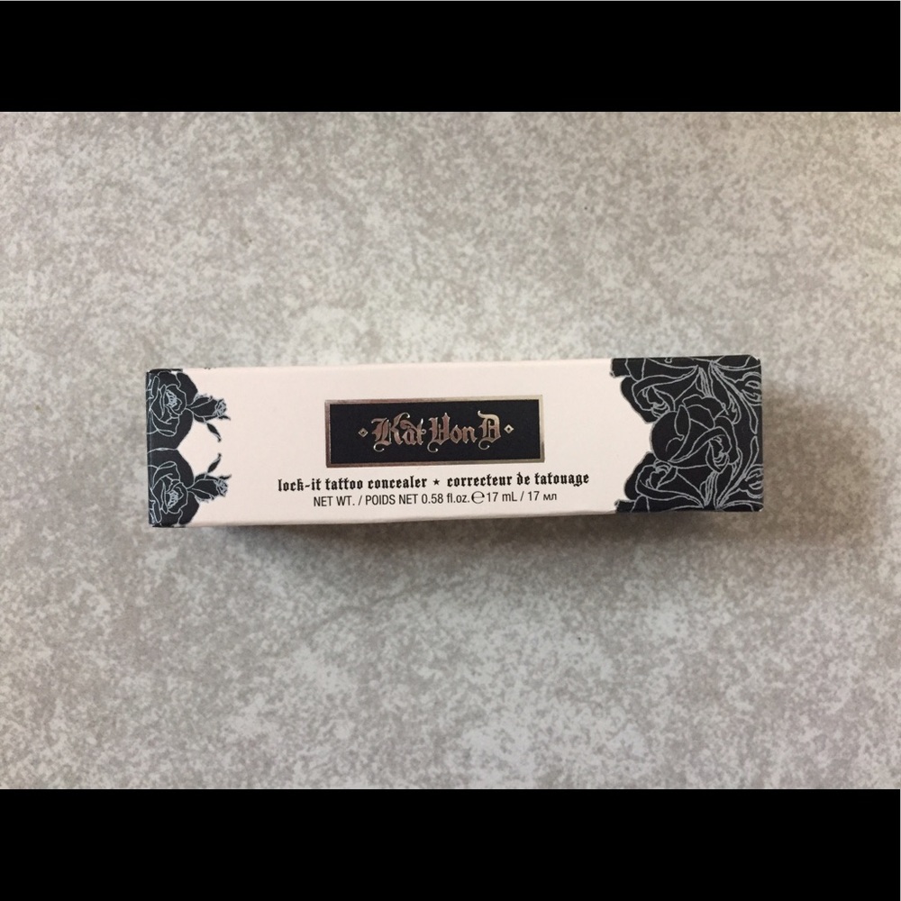 NIB Kat Von D Lock It Tattoo Concealer Light 18