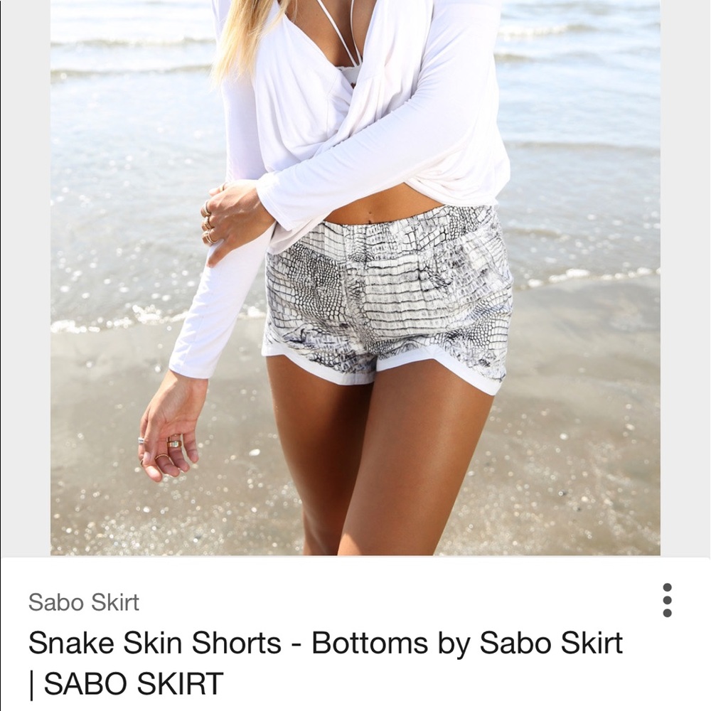 Bnwt sabo skirt snake print shorts. Sz 8