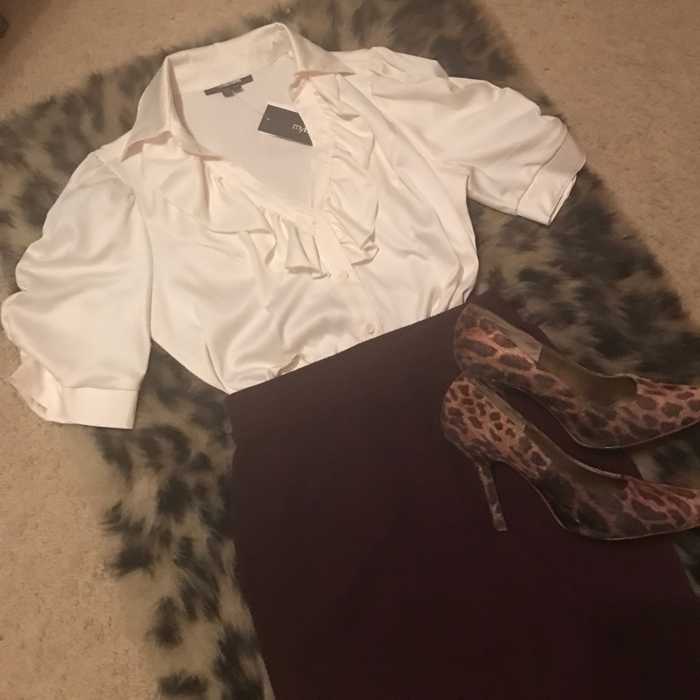 NWT-Cream Ruffled and Button Down Blouse