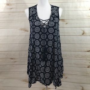 En Creme Tile Shift Dress, Size M!