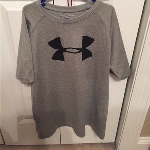 Boys Under Armour loose shirt