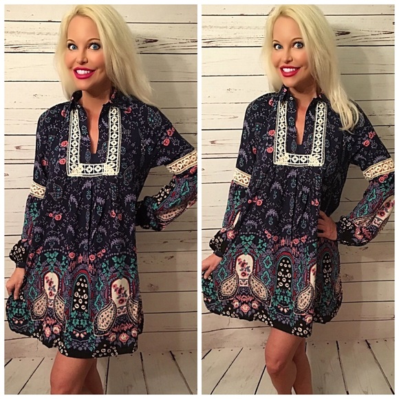 LAST 1! 💕Beautiful lined crochet detail dress! - Picture 2 of 2